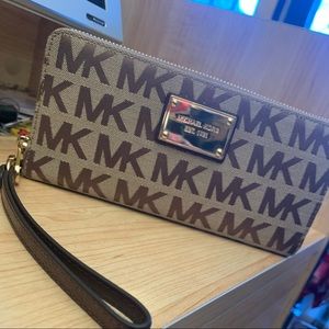 SOLD Michael Kors wallet